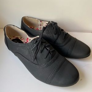 🛍 2/$20 Oxfords